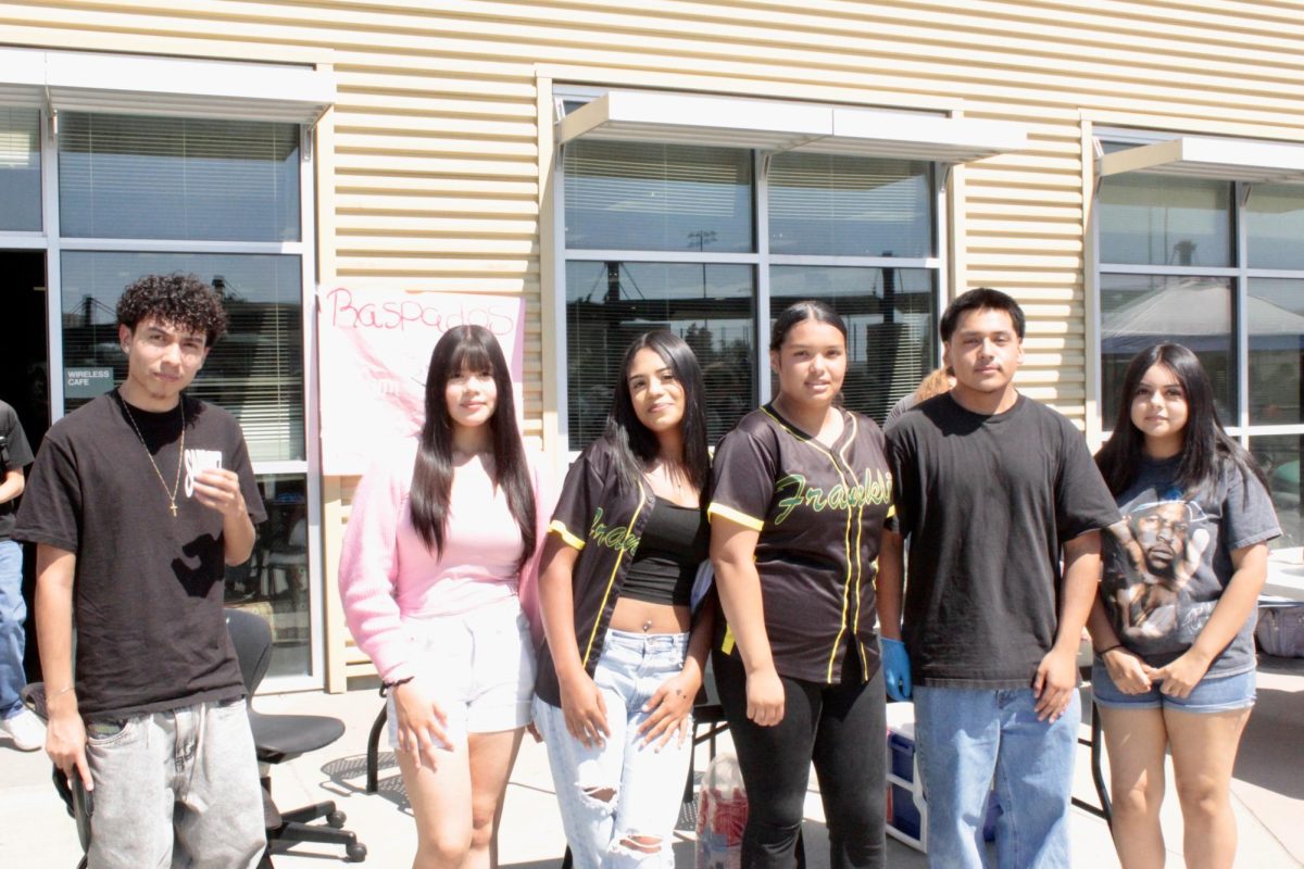 Club Rush, Food Servers